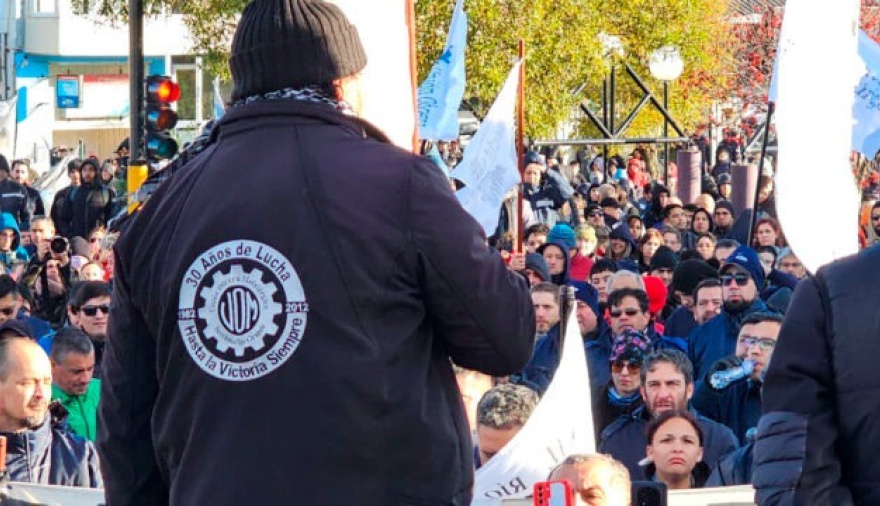 Oscar Martínez denunció un “brutal ataque” al movimiento obrero y cuestionó la reforma laboral en un masivo acto en Río Grande