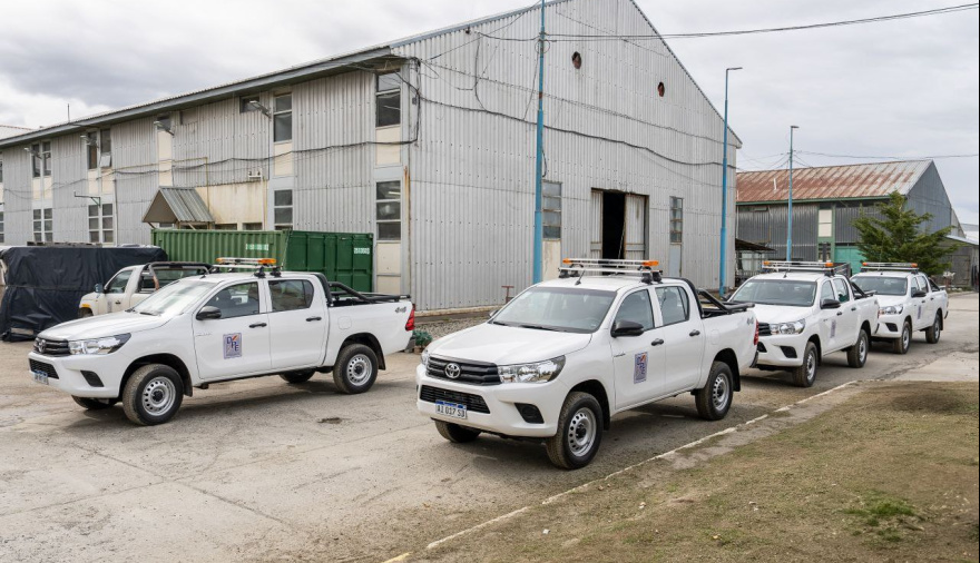 El gobierno provincial incorporó cuatro nuevas camionetas para la Dirección Provincial de Energía