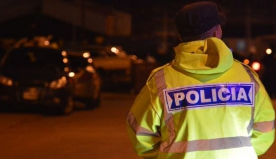 Gravísima denuncia en Río Grande: un joven aseguró que policías lo golpearon, lo subieron a un patrullero y lo abandonaron descalzo en un basural del Parque Industrial