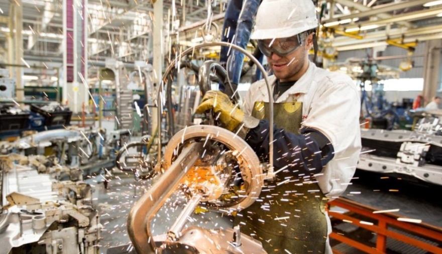 Dos años de Milei: la segunda peor caída industrial del mundo, 2.436 empresas cerradas y 73 mil empleos perdidos