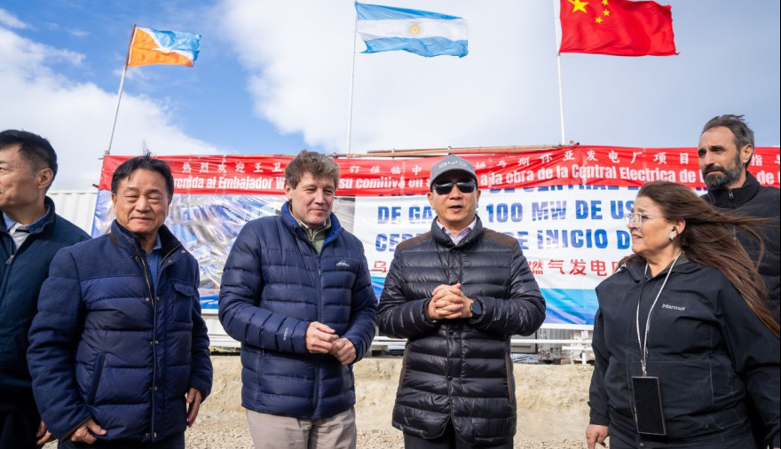 El gobernador recorrió junto al embajador de china y su comitiva la obra de la nueva usina en Ushuaia