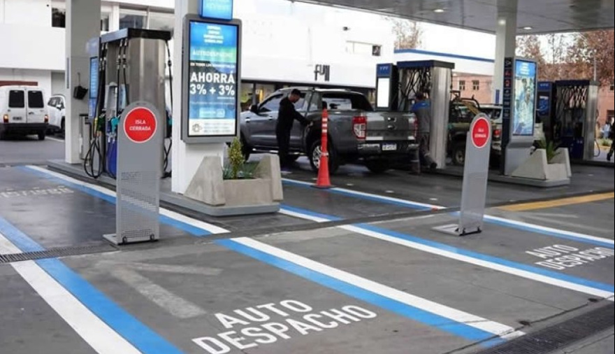 “Escaneás, cargás y te vas”: la nueva forma de cargar combustible en la ciudad