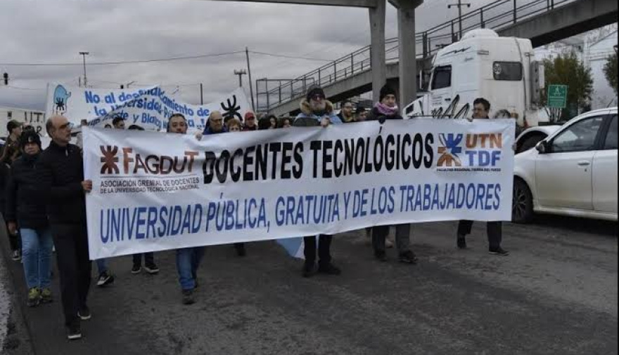 Docentes lanzan 5 días de paro en todo el país por la crítica situación