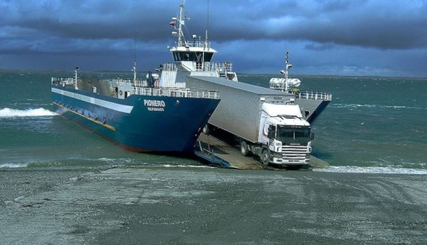 Fuerte aumento en el cruce por barcaza en Primera Angostura y crece el impacto en Tierra del Fuego