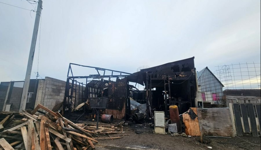 "Se necesita de todo, no quedó nada": el pedido de una familia tras el incendio