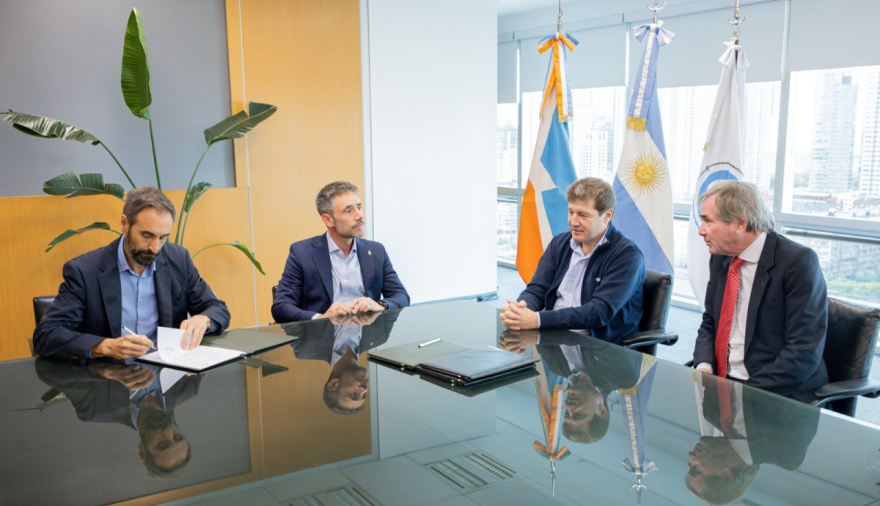 El gobernador Melella firmó con CFI un programara para fortalecer Mipymes fueguinas en sectores acuícola e hidrocarburifero