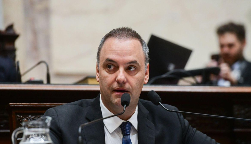 Crisis sin fin del Gobierno: ahora piden la detención de Manuel Adorni por "apretar a un testigo"