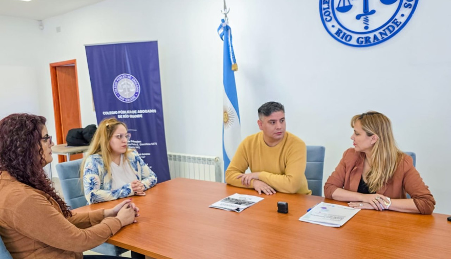 Gobierno y el colegio publico de abogados de Rio Grande firmaron un convenio para fortalecer la diplomatura de acompañantes comunitarias
