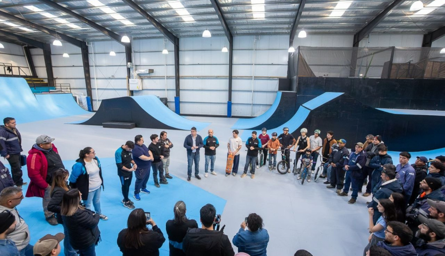 Junto a Deportistas y Familias, Perez recorrió el renovado parque municipal de Deportes Urbanos