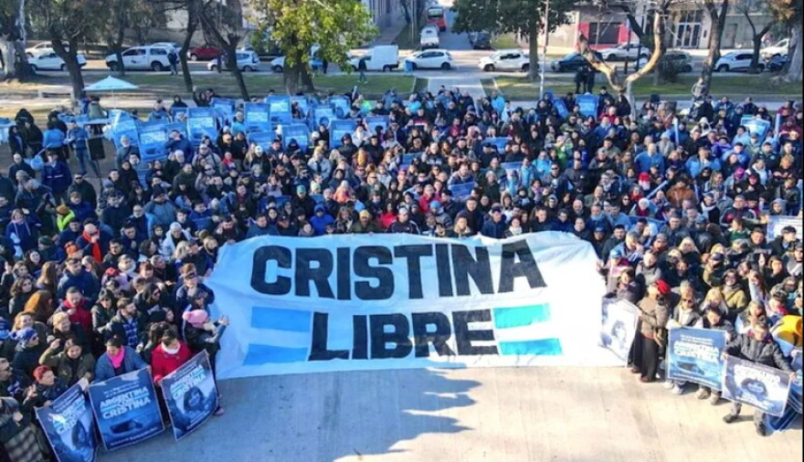 Andrea Freites impulsa un banderazo en Río Grande bajo la consigna “Cristina Libre”