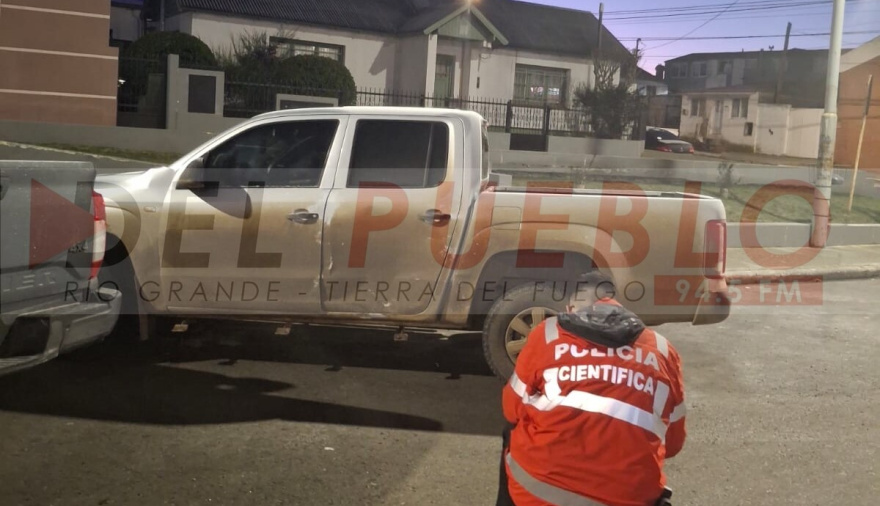 Una pasajera de remis fue hospitalizada tras un choque entre una camioneta y un automóvil