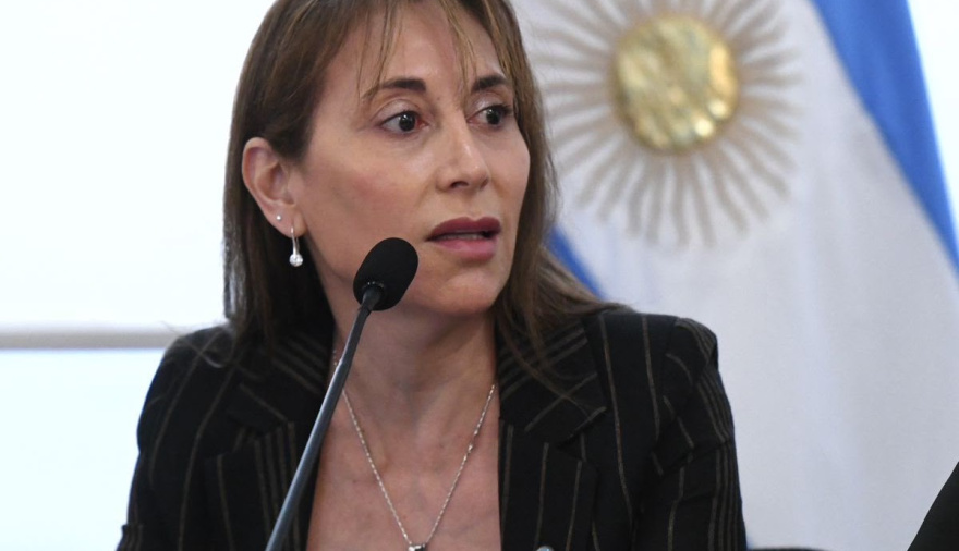 Cristina López: “Milei va a convertir a la Argentina en una inmobiliaria donde se rematan la soberanía y los recursos naturales”