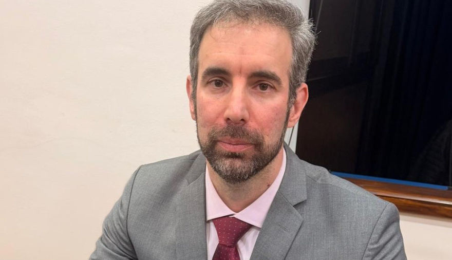 Selzer pidió "cambios" en Educación y López Silva tildó sus críticas de "marketineras"