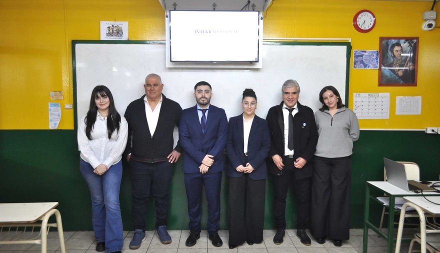 Cinco nuevos profesionales egresaron de la UCES