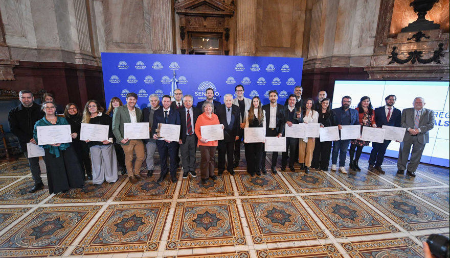 Por iniciativa de la senadora López, se entregaron los Premios Balseiro a la ciencia y tecnología