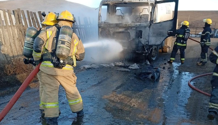 Principio de incendio en un camión de Gas Austral obligó a evacuar preventivamente a vecinos
