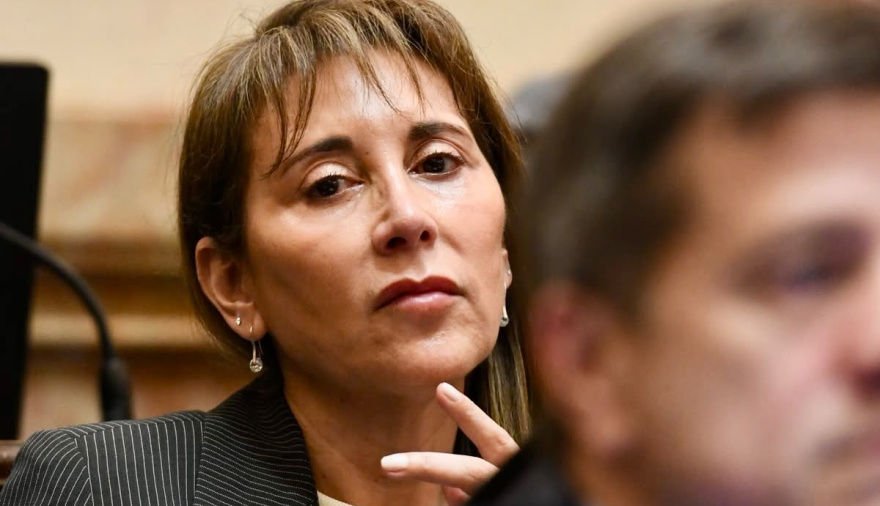 López cargó contra los senadores libertarios y adelantó un nuevo tarifazo de $25.000 en las boletas de gas