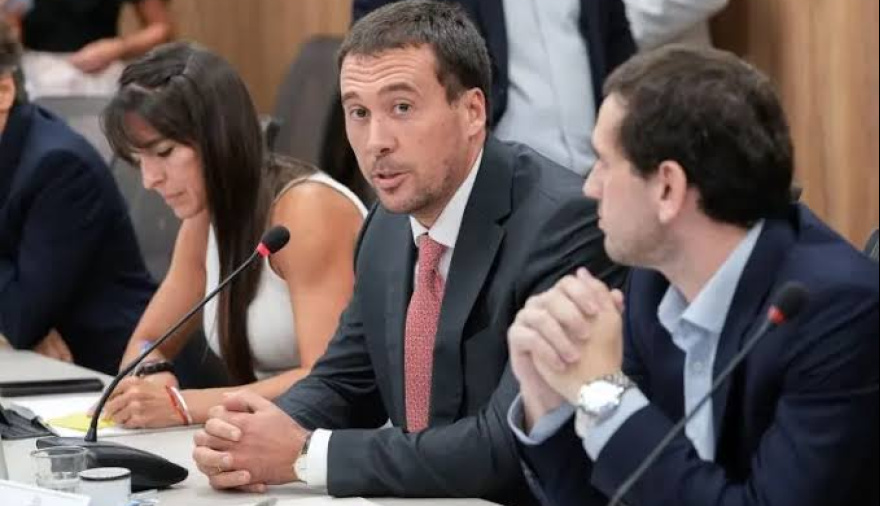 Imputaron a Iñaki Arreseygor por abuso de autoridad y otros delitos en el puerto de Ushuaia