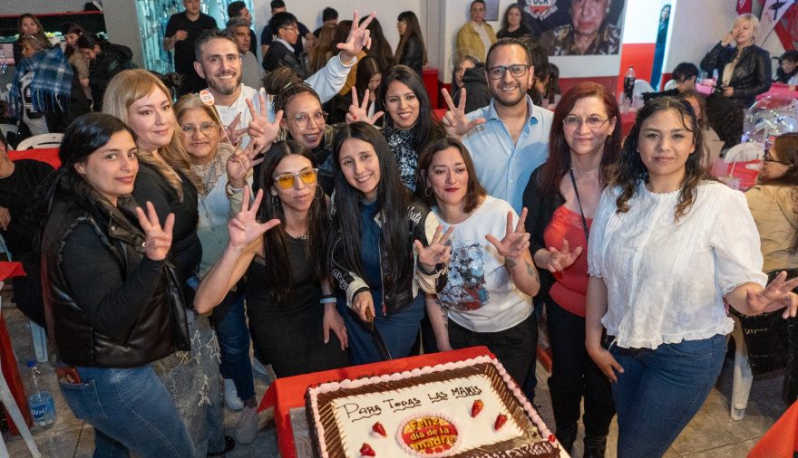 LA UCR LOCAL CELEBRÓ EL DÍA DE LA MADRE CON UNA MULTITUDINARIA NOCHE DE FESTEJOS