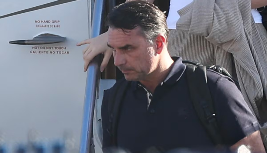 Flávio Bolsonaro rompió el silencio y se autoproclamó “presidente electo” de Brasil desde Estados Unidos