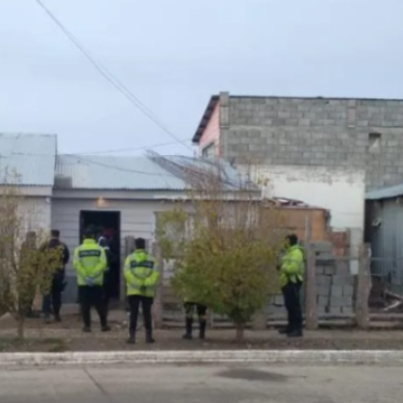 Intervención policial por robo de autos termina con agresión, allanamiento y dos detenidos