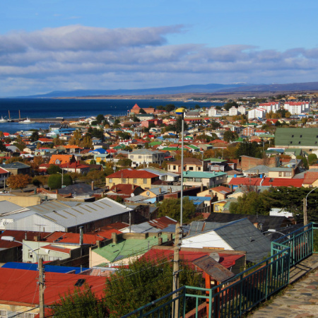 Evacuan ciudades costeras en el sur de Chile por amenaza de tsunami