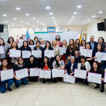 Más de 180 personas recibieron su diploma universitario “ACOMPAÑANTES COMUNITARIOS CONTRA LA VIOLENCIA DE GÉNERO”