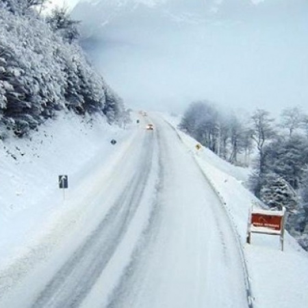 Protección Civil recomienda transitar con precaución en la Ruta N°3 debido a las nevadas registradas