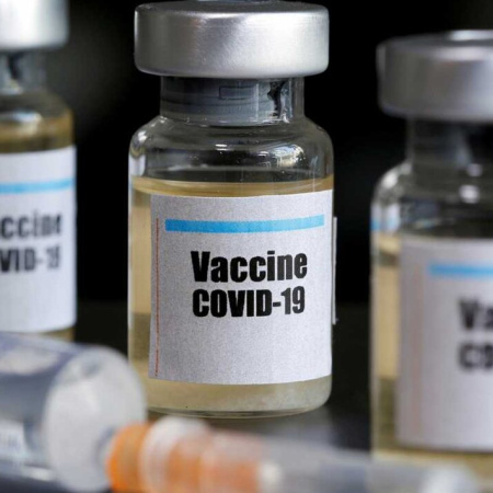 Estados Unidos ya no recomienda la vacuna COVID para niños sanos y embarazadas: qué dicen los infectólogos