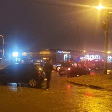 Violento choque entre dos autos dejó a una joven hospitalizada
