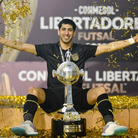 Peñarol es campeón de América de la mano del fueguino Nicolás Tumkiewicz