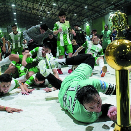 Goleada y campeonato para Camioneros