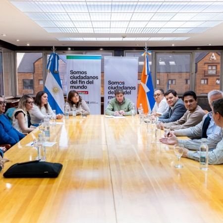 EL GOBERNADOR MELELLA MANTUVO UN ENCUENTRO CON REPRESENTANTES DE COLEGIOS Y CONSEJOS PROFESIONALES