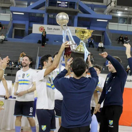Regatas de Rosario se coronó Campeón ante Mercantil