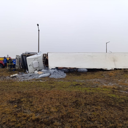 Vuelco de un camión a la salida de Río Grande y un chofer hospitalizado