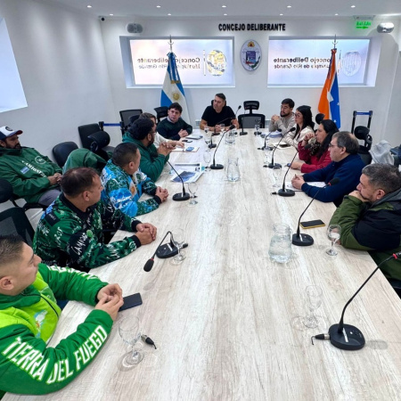 Concejales junto a camioneros y vecinos analizan el tránsito pesado en Margen Sur