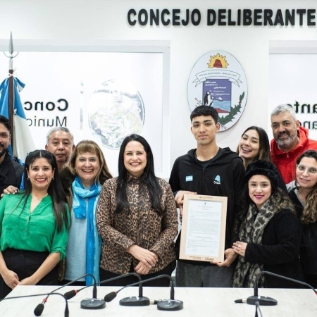 LA CONCEJAL ARCE RECONOCIÓ AL ATLETA RIOGRANDENSE GALO GODOY