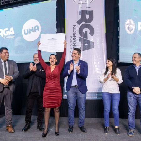Estudiar en Casa, Ejercer Soberanía: Los primeros Egresados Una hicieron historia en Río Grande