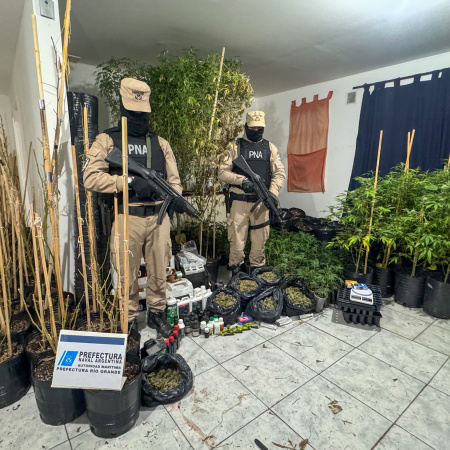 Policía y Prefectura realizaron cinco allanamientos por tráfico de drogas