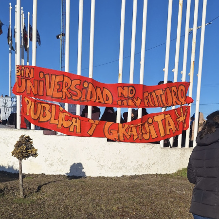 TIERRA DEL FUEGO SE PRONUNCIÓ A FAVOR DE LA UNIVERSIDAD PÚBLICA: “EL PAÍS LE DICE BASTA A LA MOTOSIERRA DE MILEI”