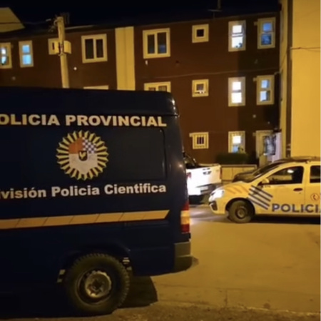 Investigan extraña muerte de un hombre de 47 años en un departamento de Chacra13 y detuvieron a su hermano