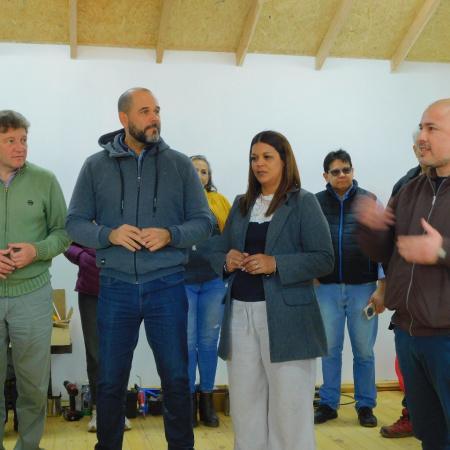 El Gobernador y la Legisladora recorrieron juntos el primer espacio creado para un Centro de Jubilados en Tolhuin
