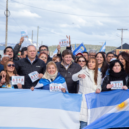 MULTITUDINARIA CAMINATA DE FUERZA PATRIA EN TOLHUIN: “EN ESTA ELECCIÓN ESTÁ EN JUEGO EL FUTURO DEL PAÍS, LA INDUSTRIA NACIONAL, EL EMPLEO Y LA IGUALDAD DE OPORTUNIDADES”