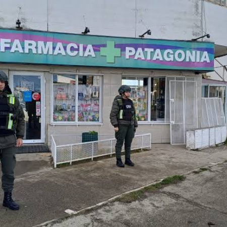 Allanaron una farmacia en Río Grande por una denuncia de adulteración de medicamentos