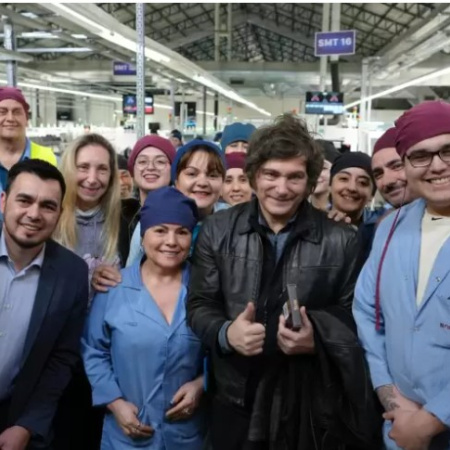 Newsan deja a 150 operarios en la calle tras recibir a Milei con honores