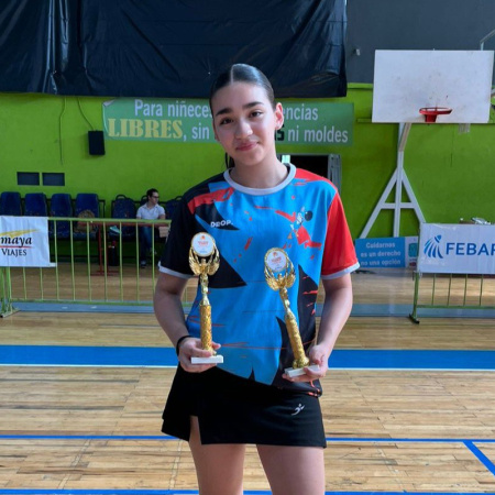Alma Ganz, doble campeona nacional de Badmintón