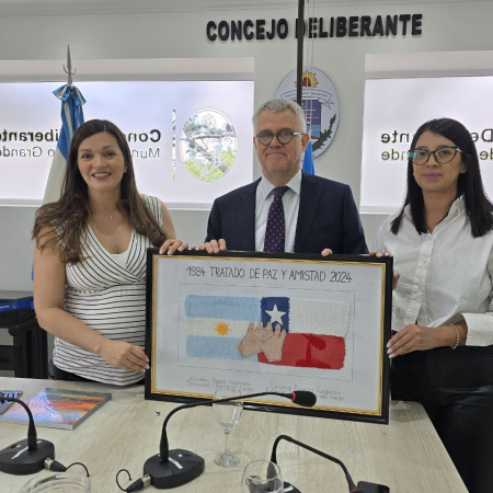 La presidenta del Concejo Deliberante Guadalupe Zamora y la concejal Vargas recibieron al Cónsul General de Chile