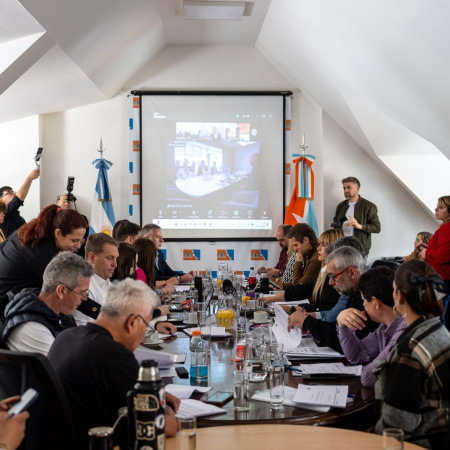 El ejecutivo presentó ante la legislatura detalles del acuerdo con YPF para la transferencia de yacimientos convencionales