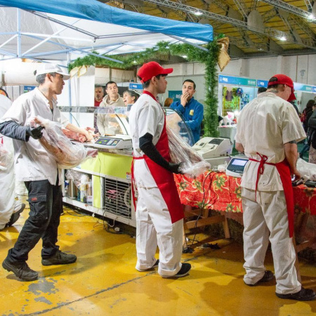 Precios accesibles para las fiestas en el Mercado Navideño