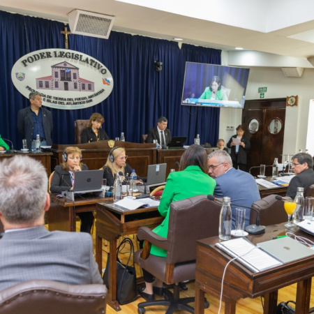 El traspaso de YPF a Terra Ignis será el eje central de la quinta sesión